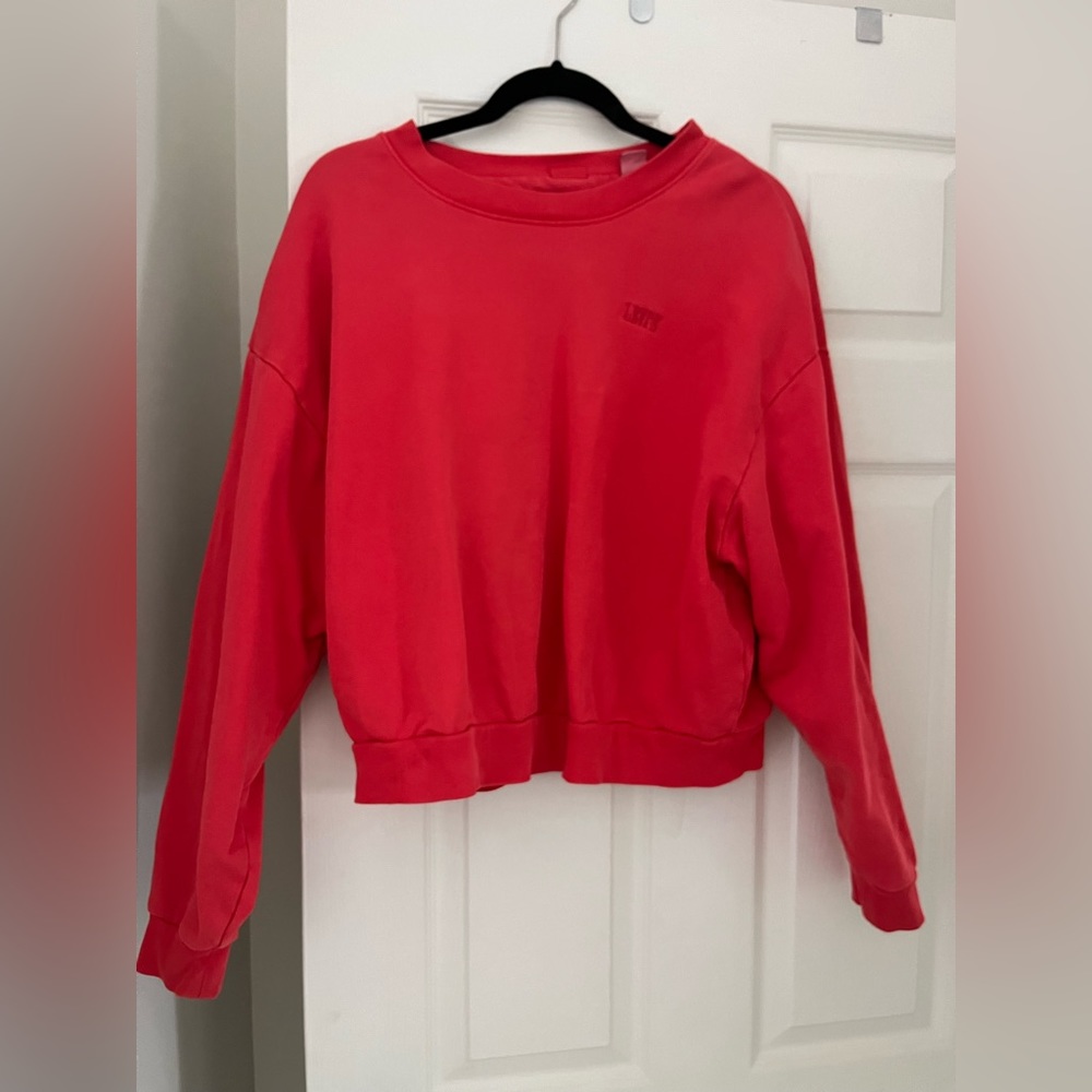 levi’s crop sweater crew neck